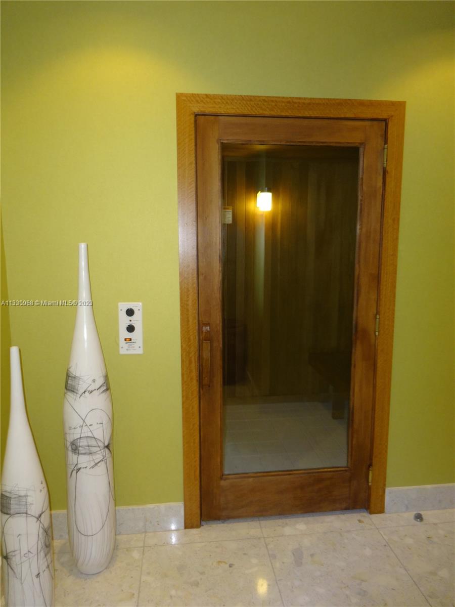 MOSAIC ON MIAMI BEACH CON - Residential Lease
