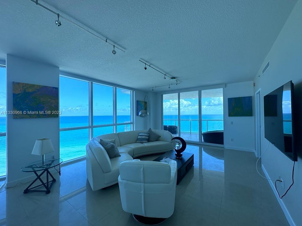 MOSAIC ON MIAMI BEACH CON - Residential Lease