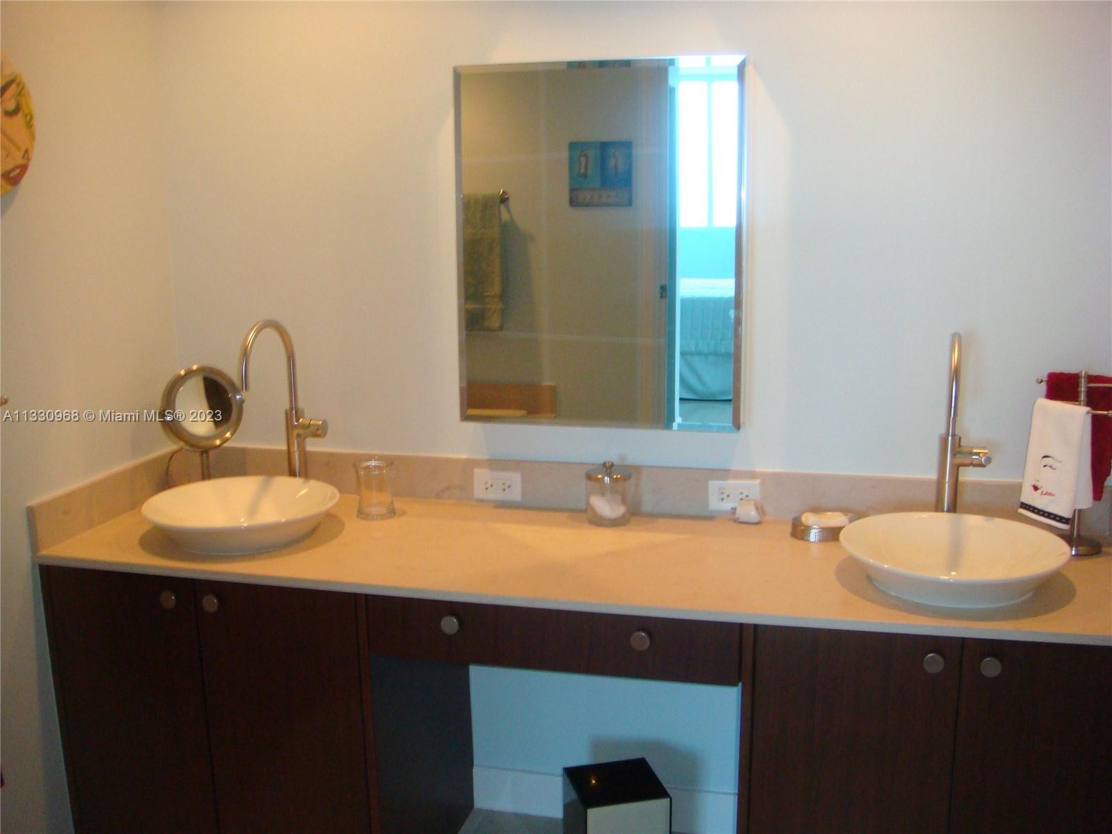 MOSAIC ON MIAMI BEACH CON - Residential Lease