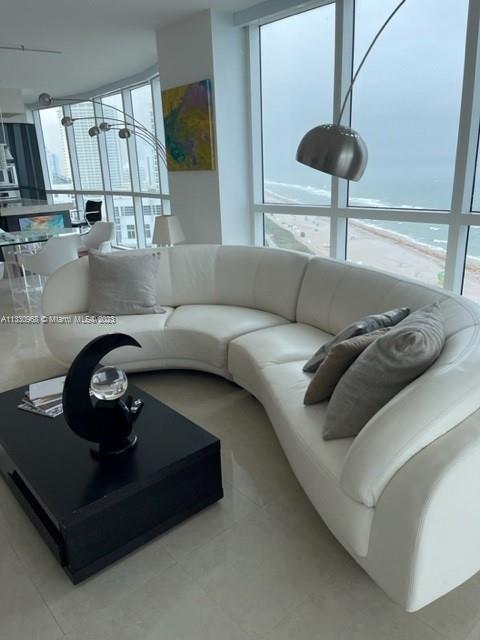 MOSAIC ON MIAMI BEACH CON - Residential Lease