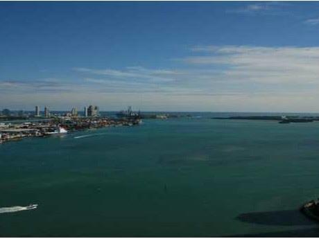 Amazing SE corner 3 bed, 2 bath unit with direct bay views. One Miami is located in the heart of Downtown and is within walking distance to American Airlines Arena,and PAM Museum, Bayside, Brickell and more. Amenities include world class fitness & busine ss center, bayfront dining, pool & concierge.