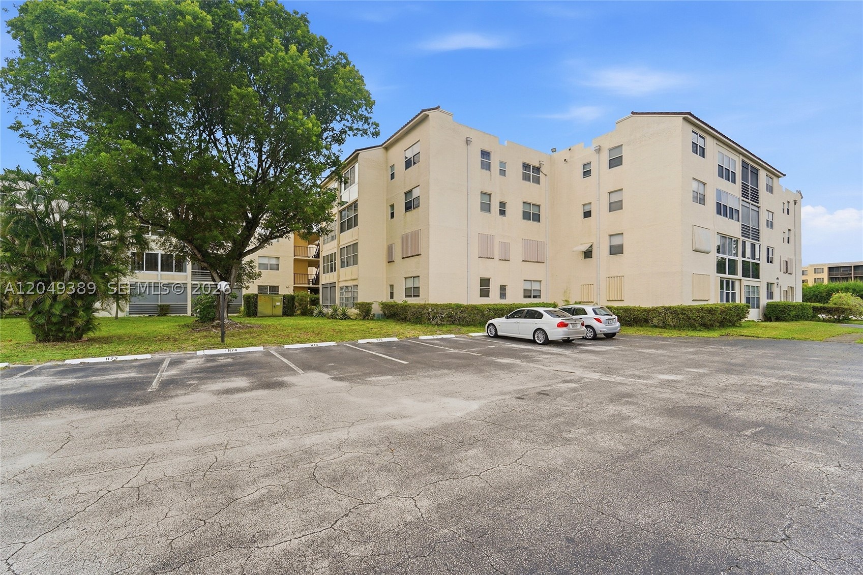 SOMERSET NO EIGHT CONDO - Residential