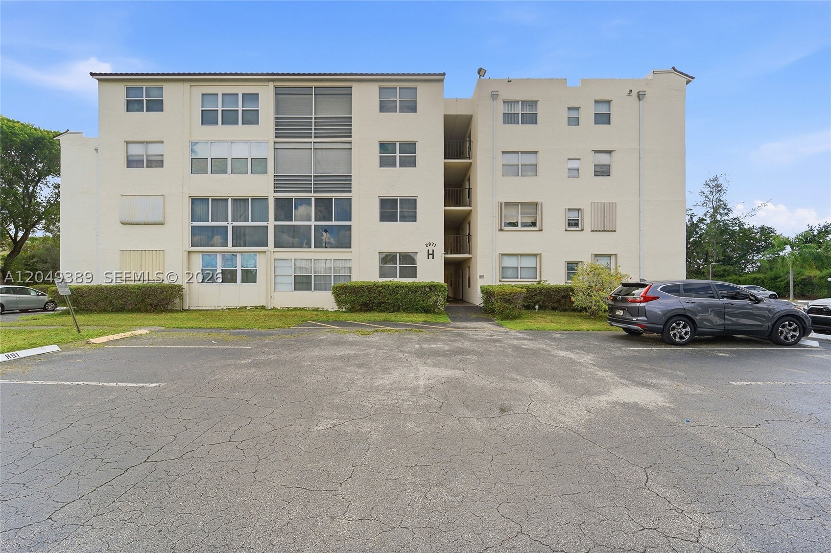 SOMERSET NO EIGHT CONDO - Residential