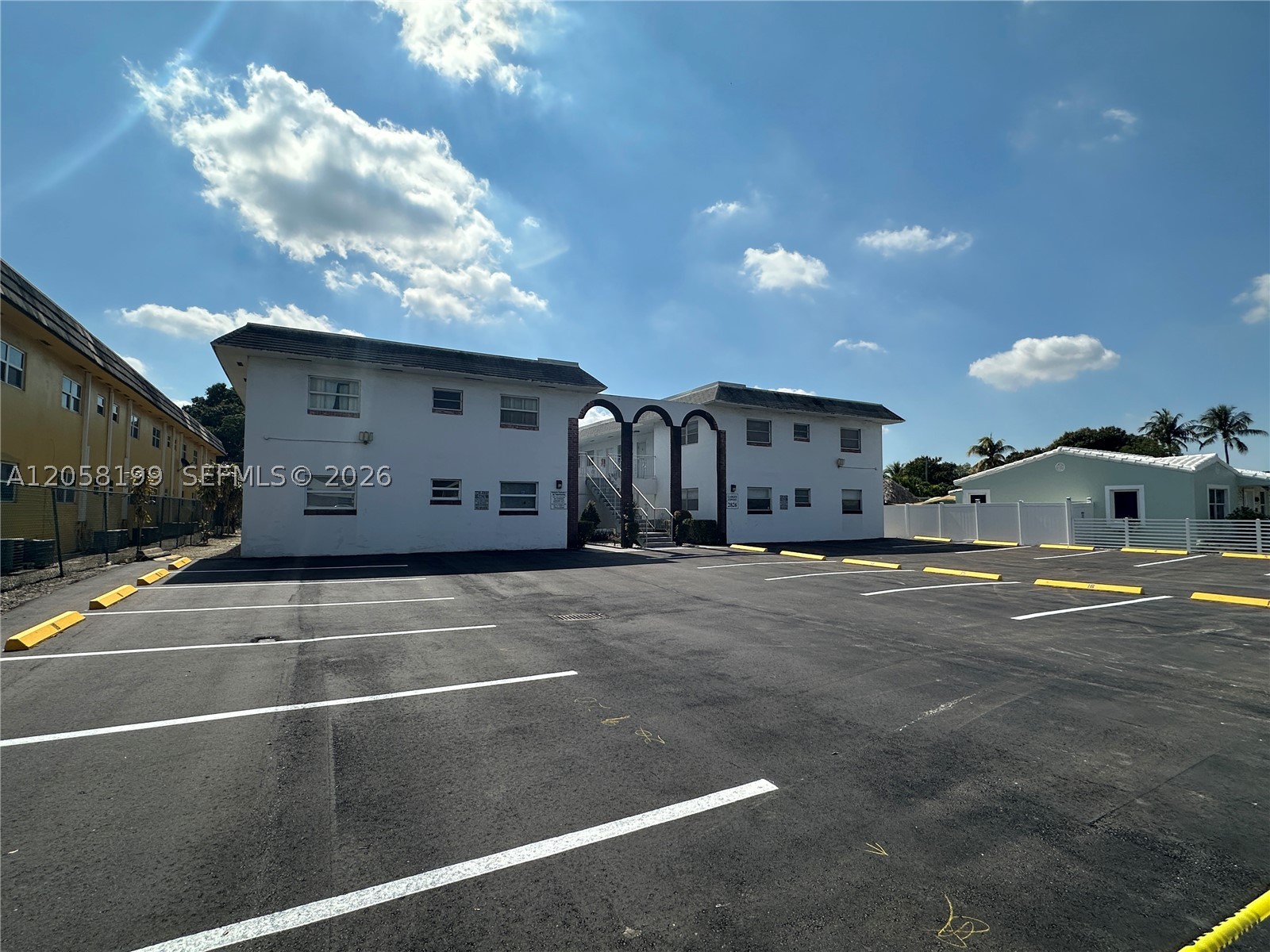 LARGUS CONDO - Residential