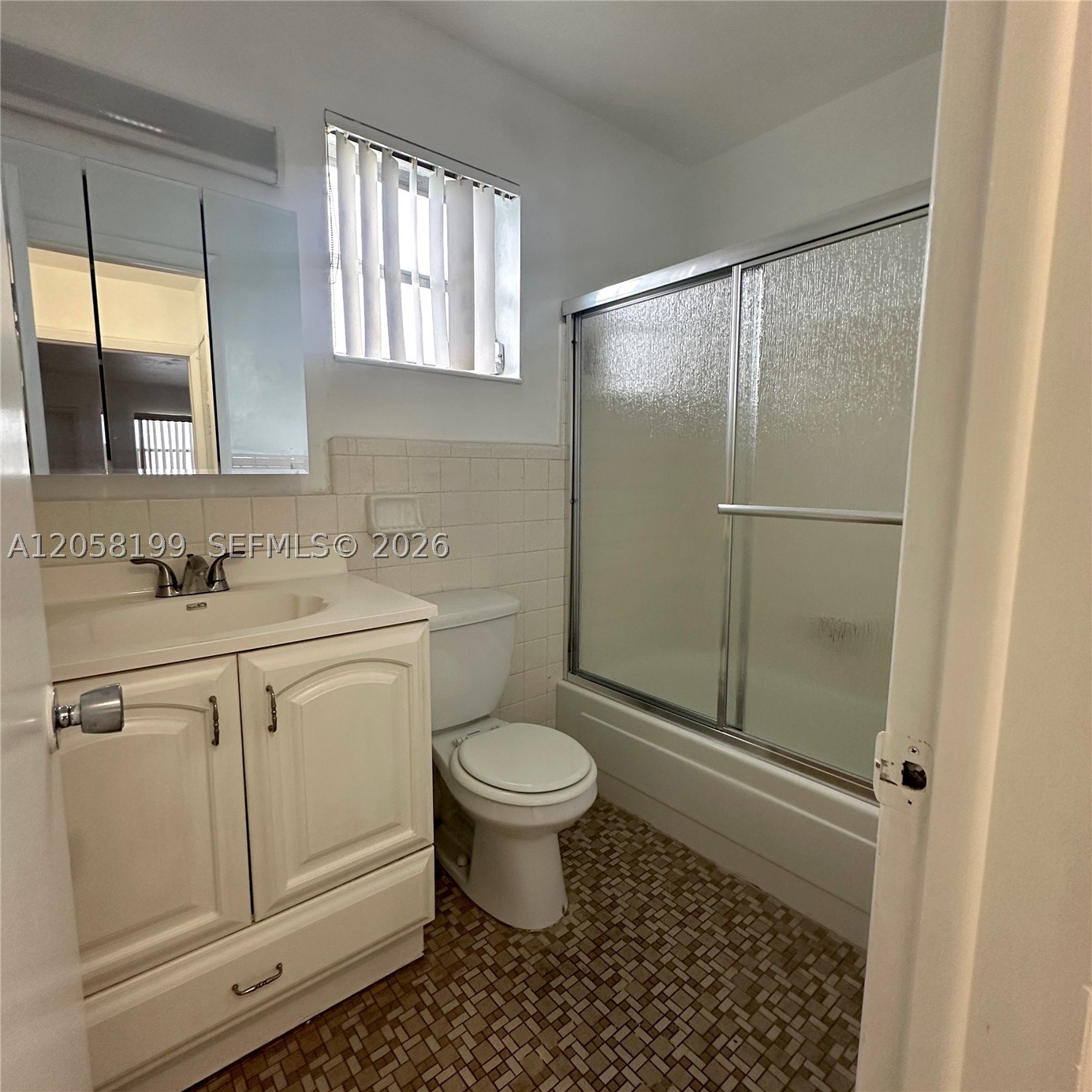 LARGUS CONDO - Residential