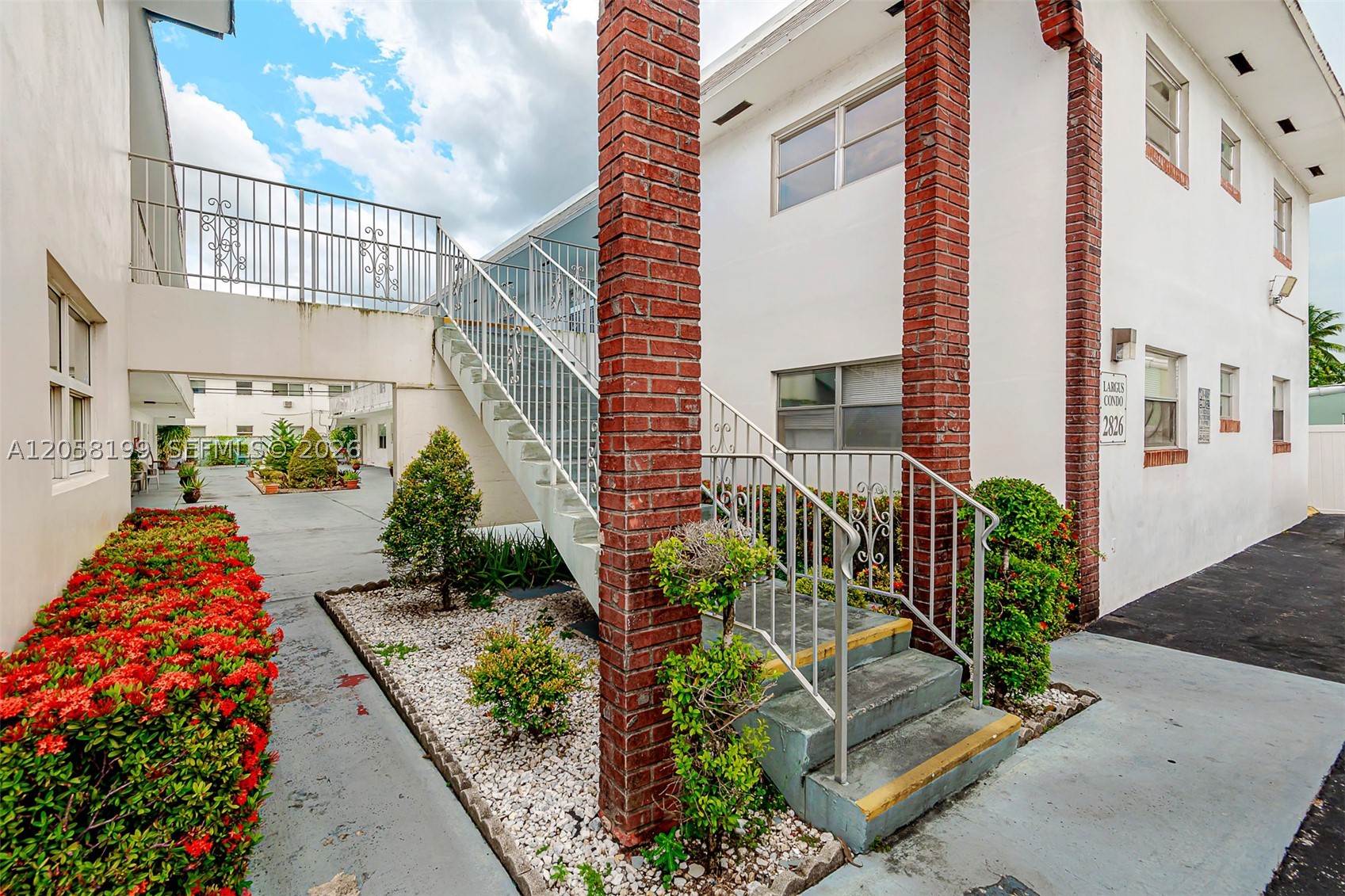 LARGUS CONDO - Residential