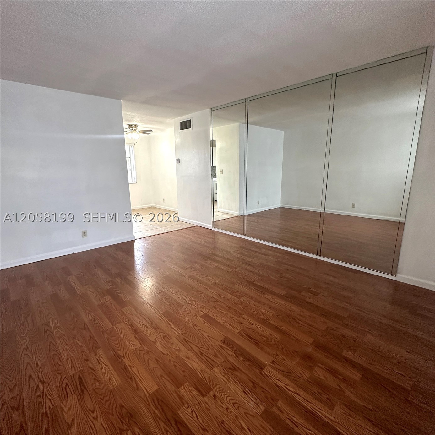 LARGUS CONDO - Residential
