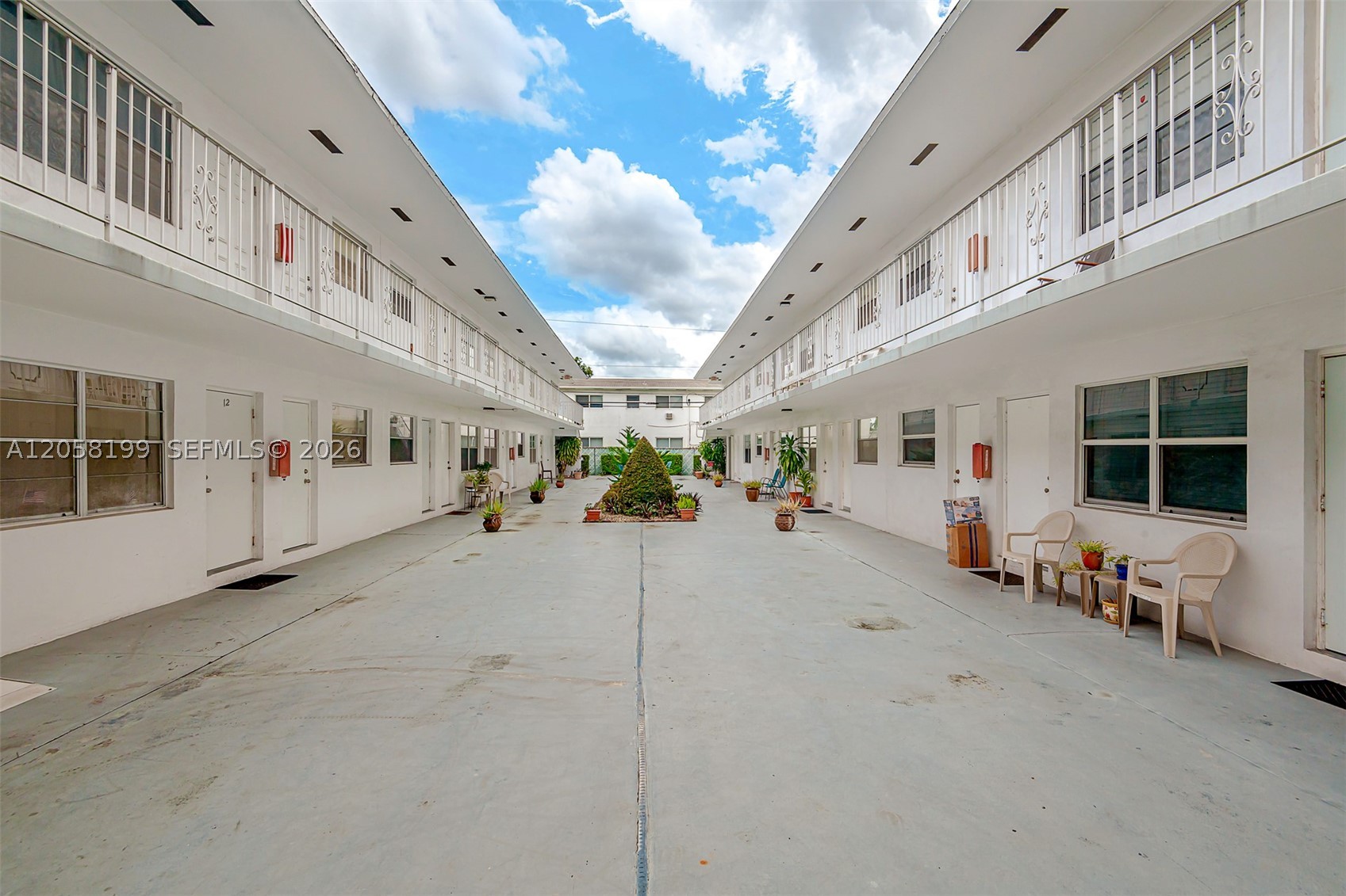 LARGUS CONDO - Residential