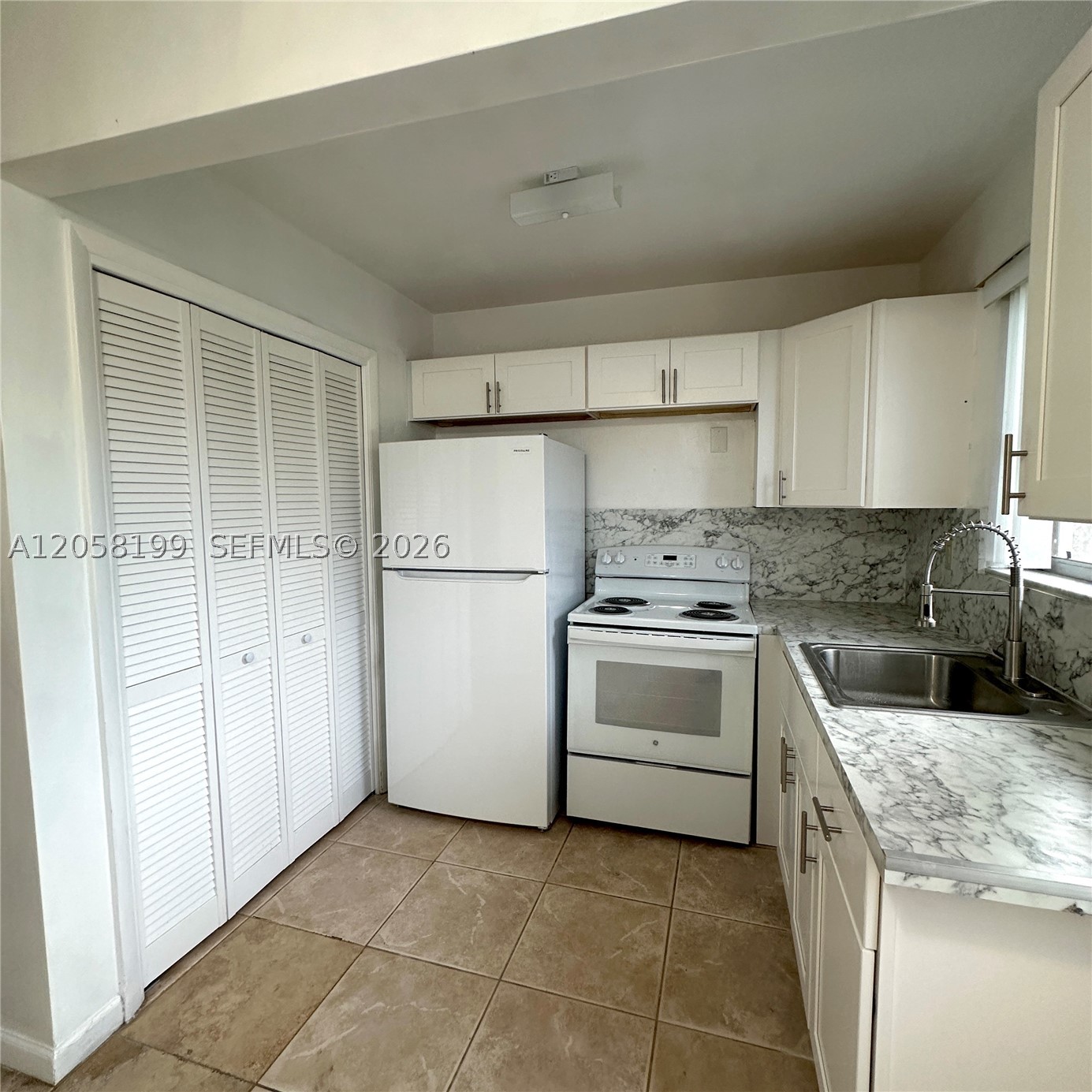 LARGUS CONDO - Residential
