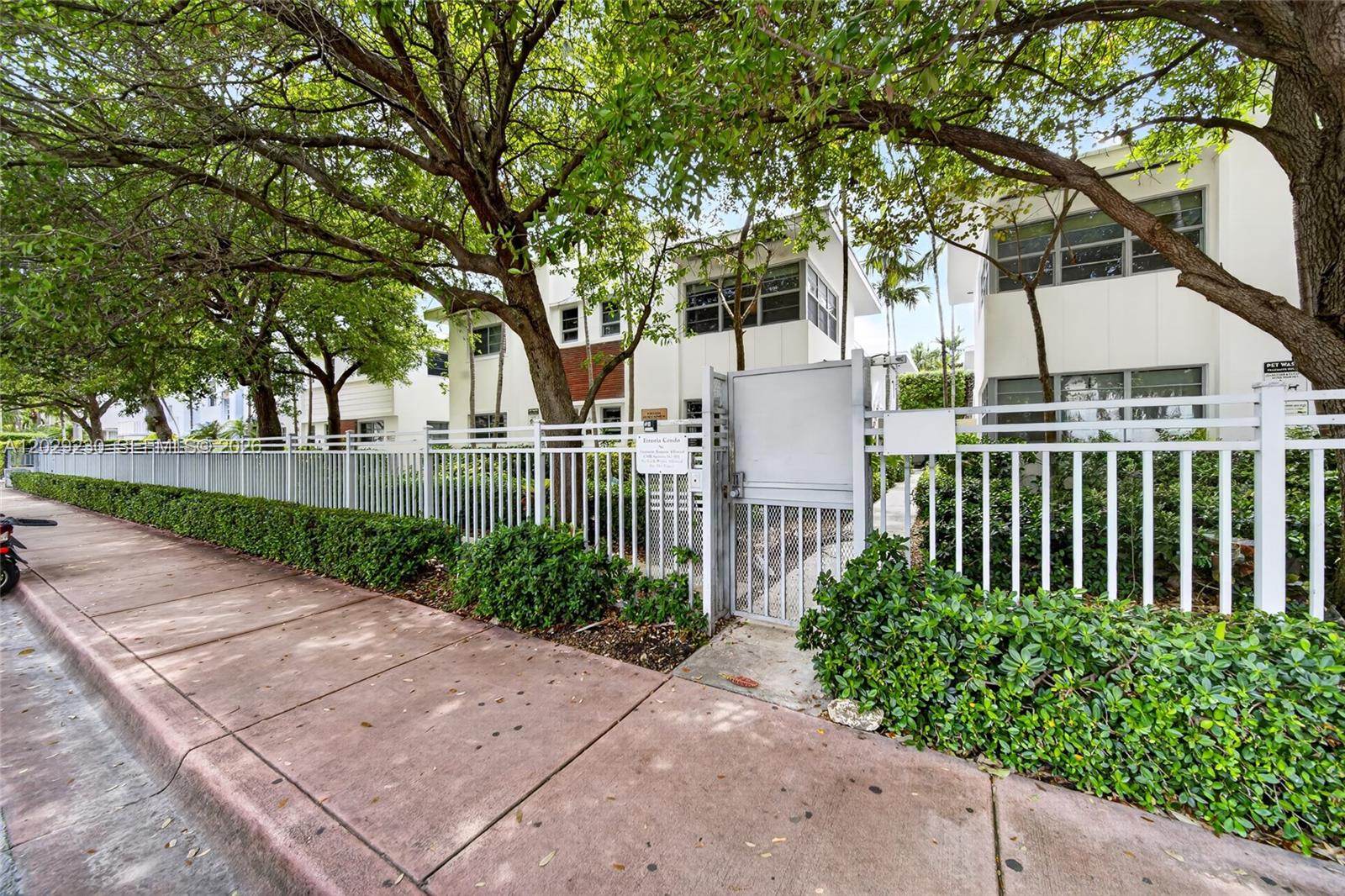 ETRURIA CONDO - Residential