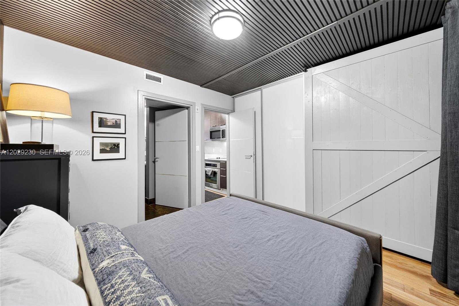 ETRURIA CONDO - Residential