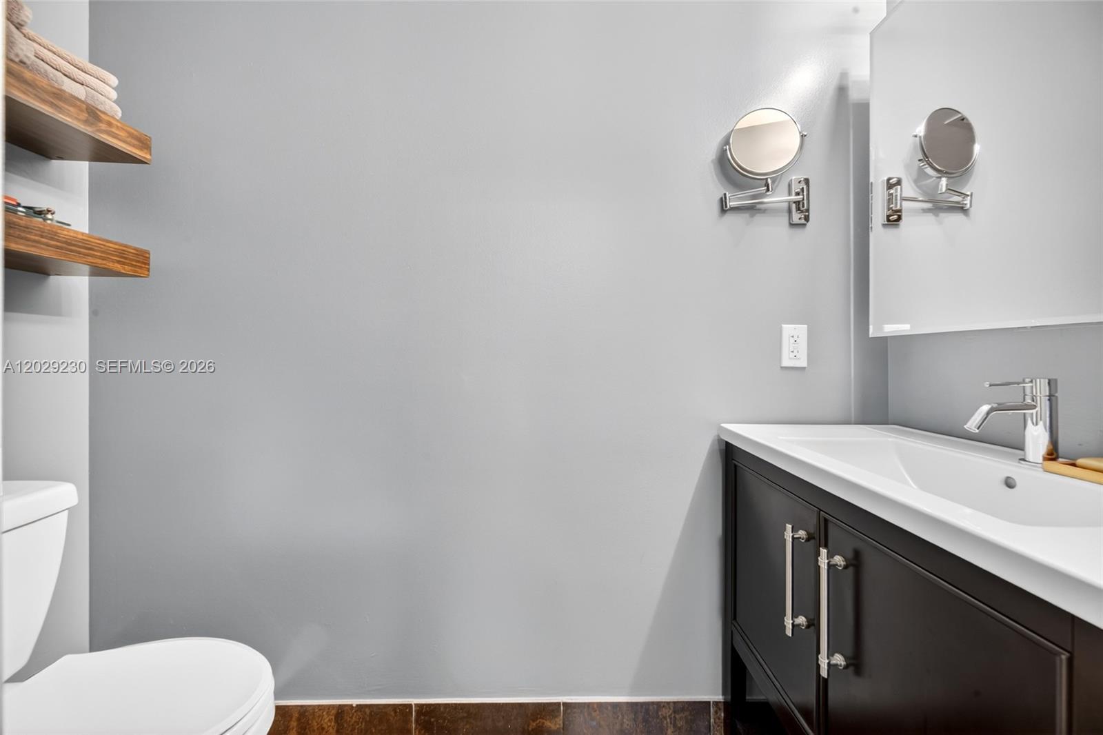 ETRURIA CONDO - Residential