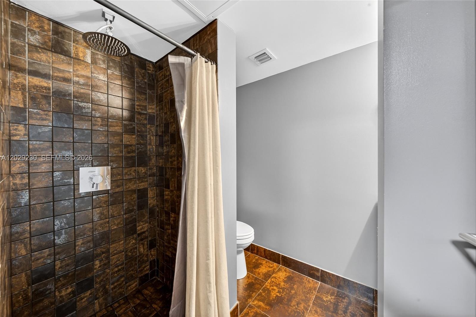 ETRURIA CONDO - Residential