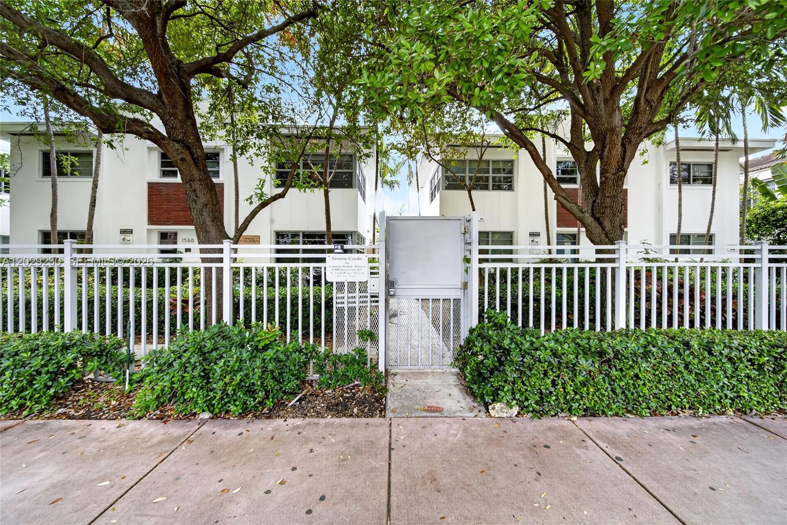 ETRURIA CONDO - Residential