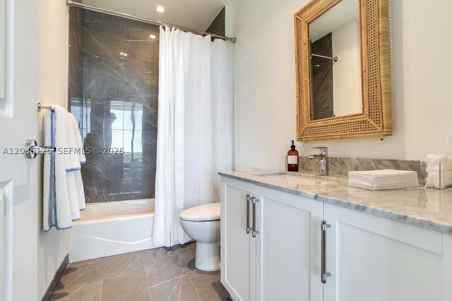 Bayshore Ysabella Condomin - Residential