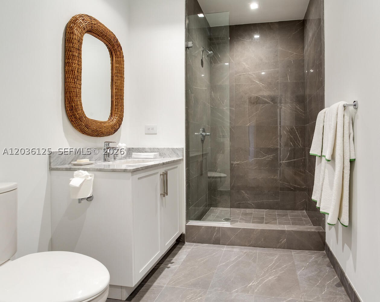 Bayshore Ysabella Condomin - Residential