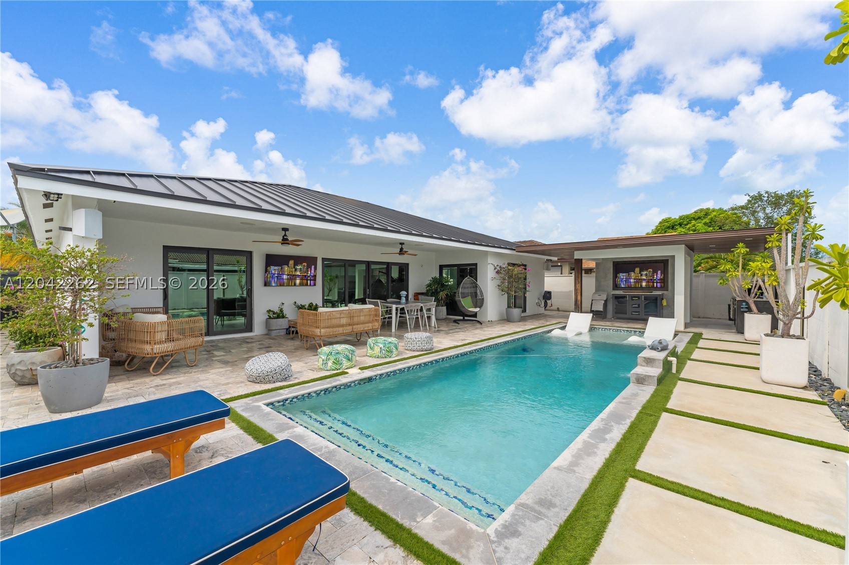 MICHELLE MANORS - Residential