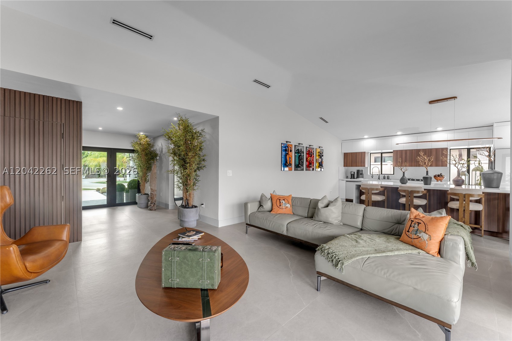 MICHELLE MANORS - Residential