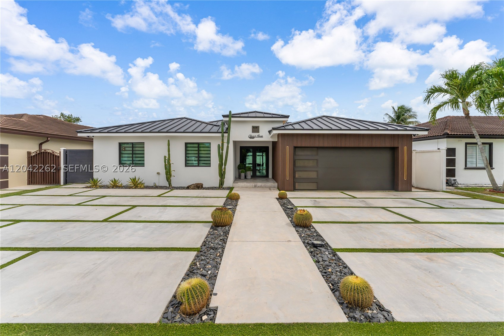 MICHELLE MANORS - Residential
