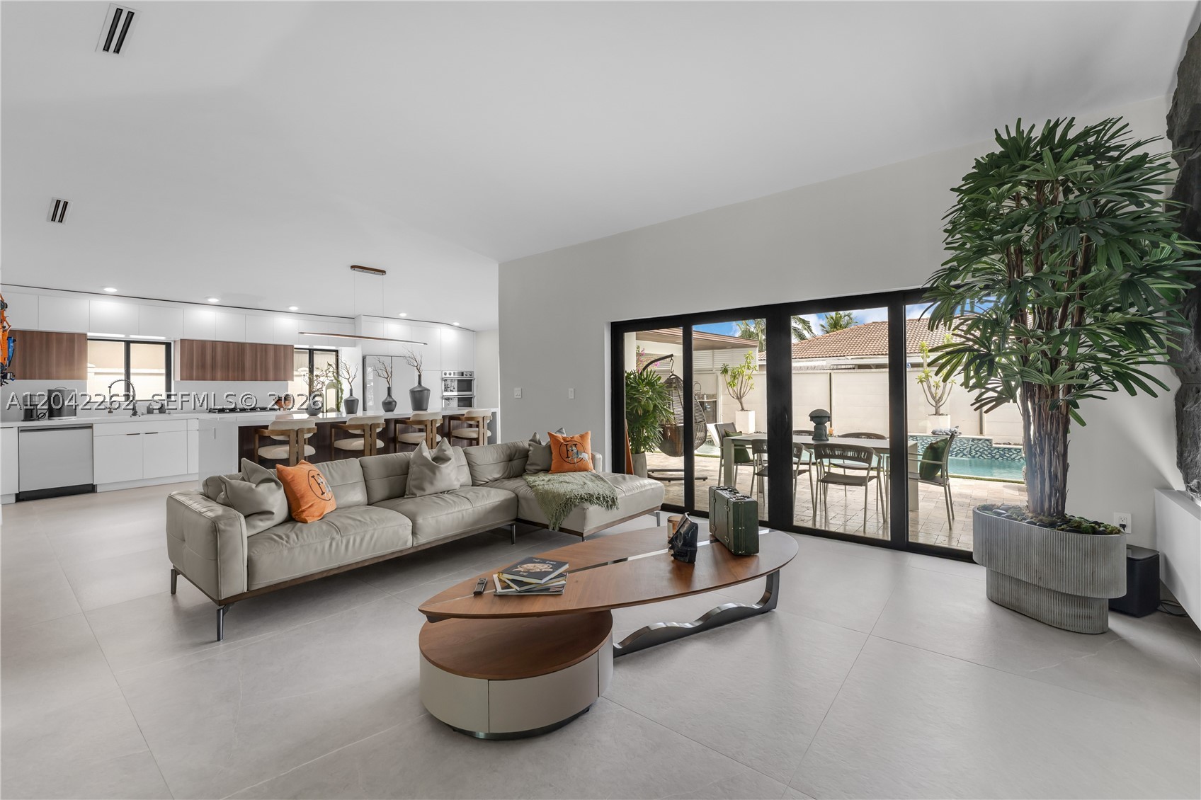 MICHELLE MANORS - Residential