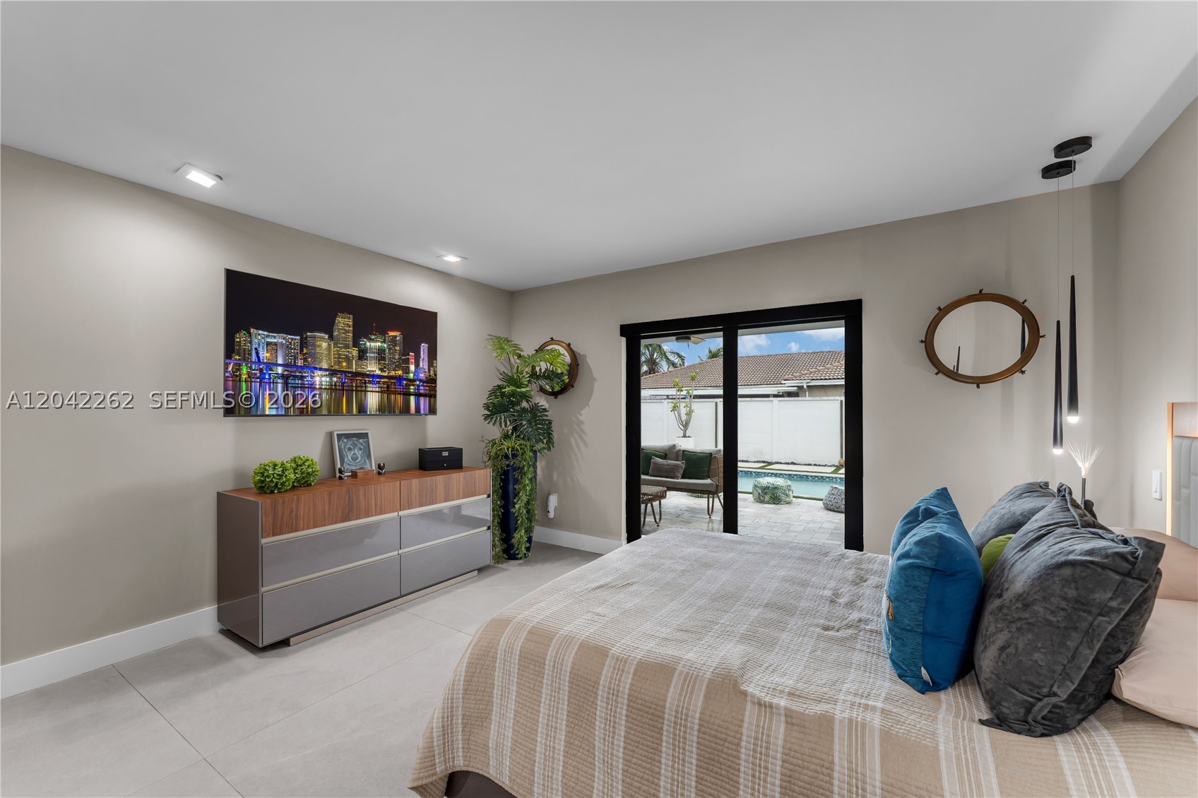 MICHELLE MANORS - Residential