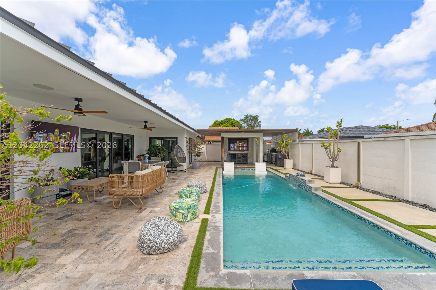MICHELLE MANORS - Residential