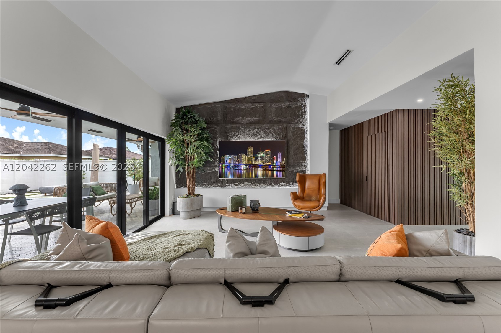 MICHELLE MANORS - Residential