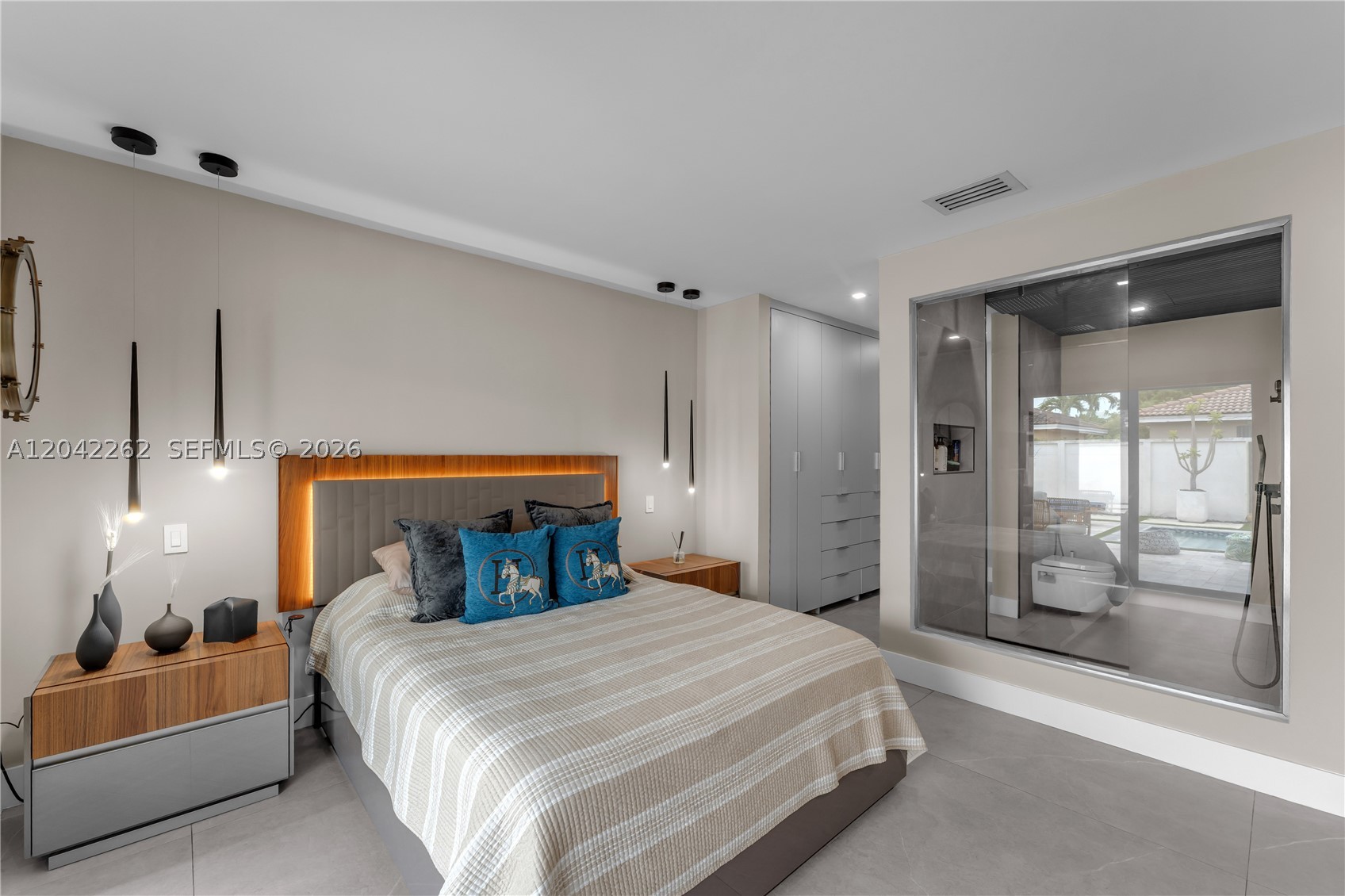 MICHELLE MANORS - Residential