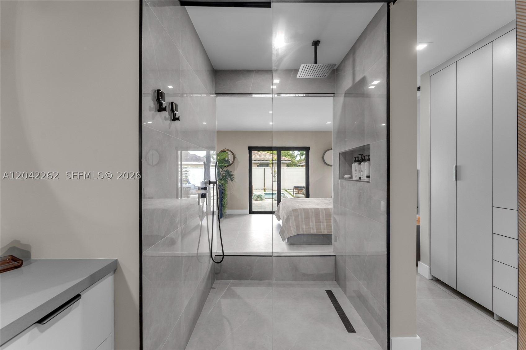 MICHELLE MANORS - Residential