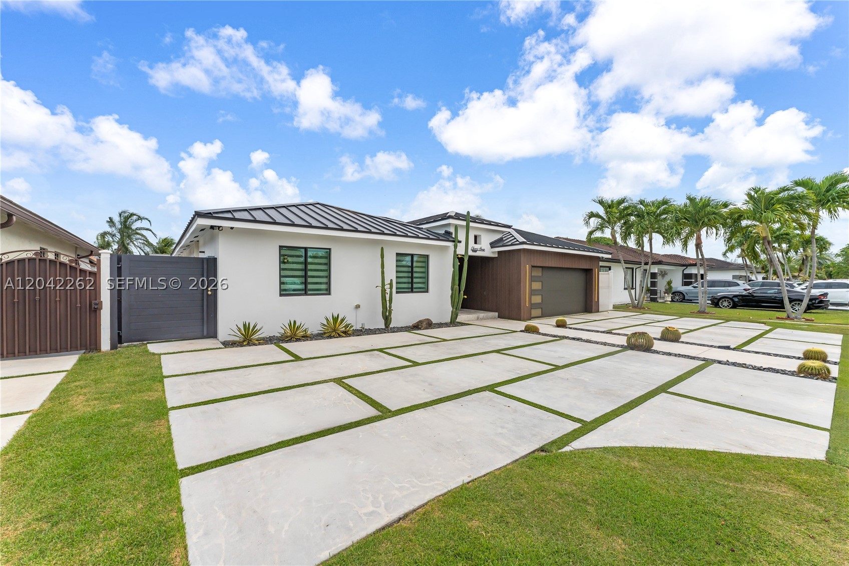 MICHELLE MANORS - Residential