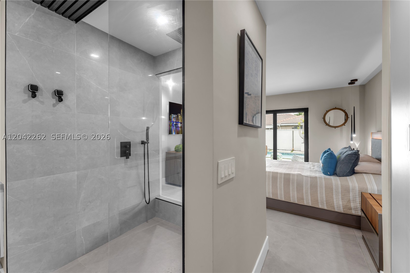 MICHELLE MANORS - Residential