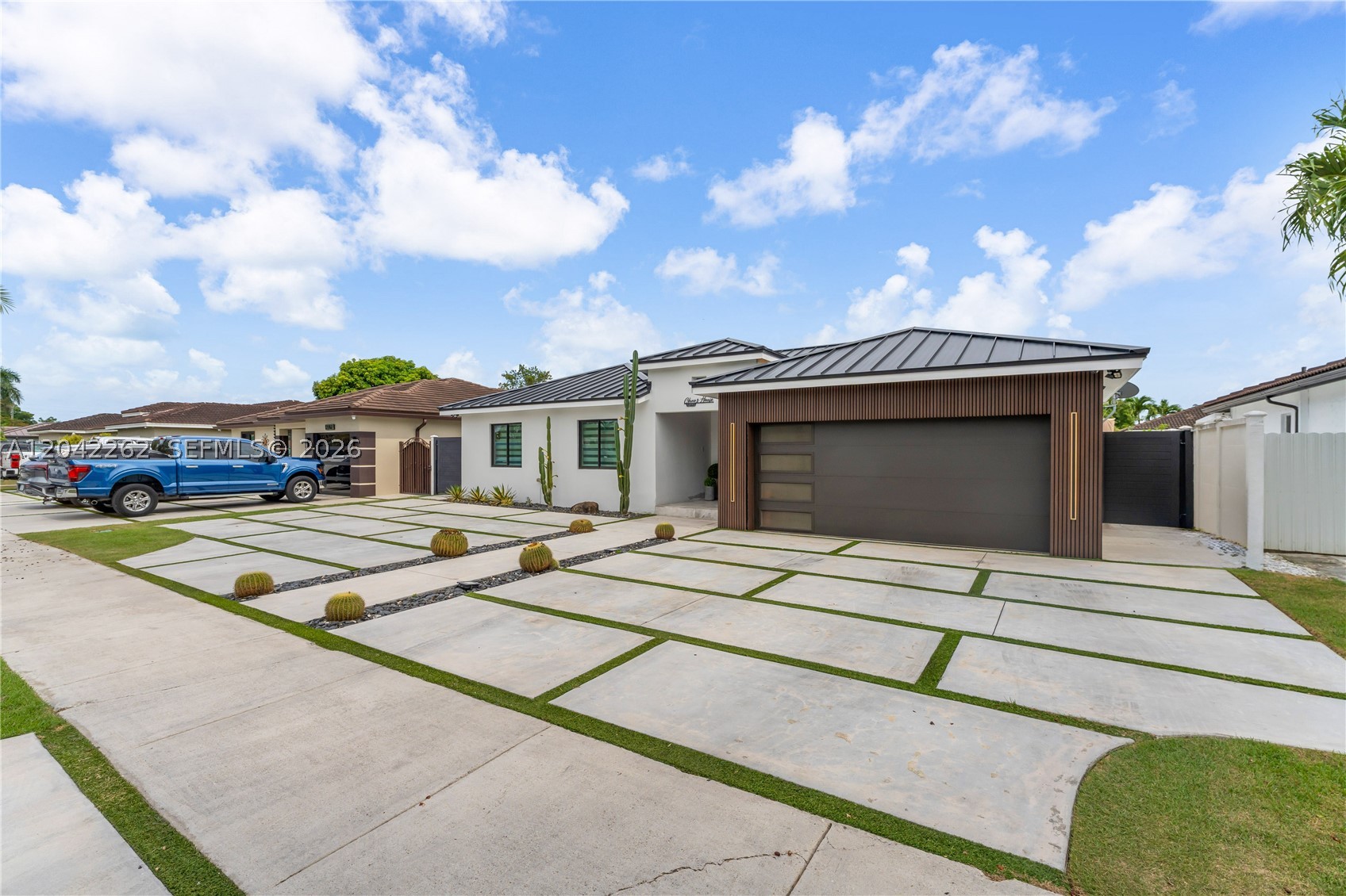 MICHELLE MANORS - Residential
