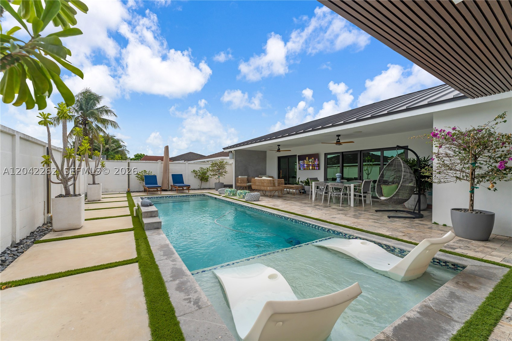 MICHELLE MANORS - Residential