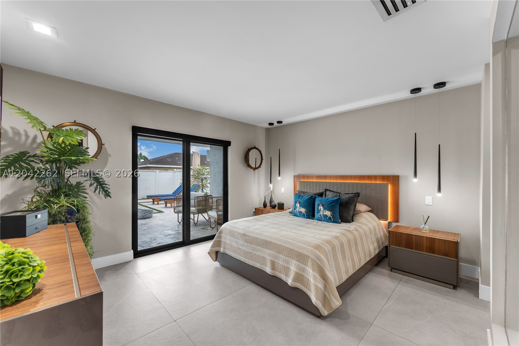 MICHELLE MANORS - Residential