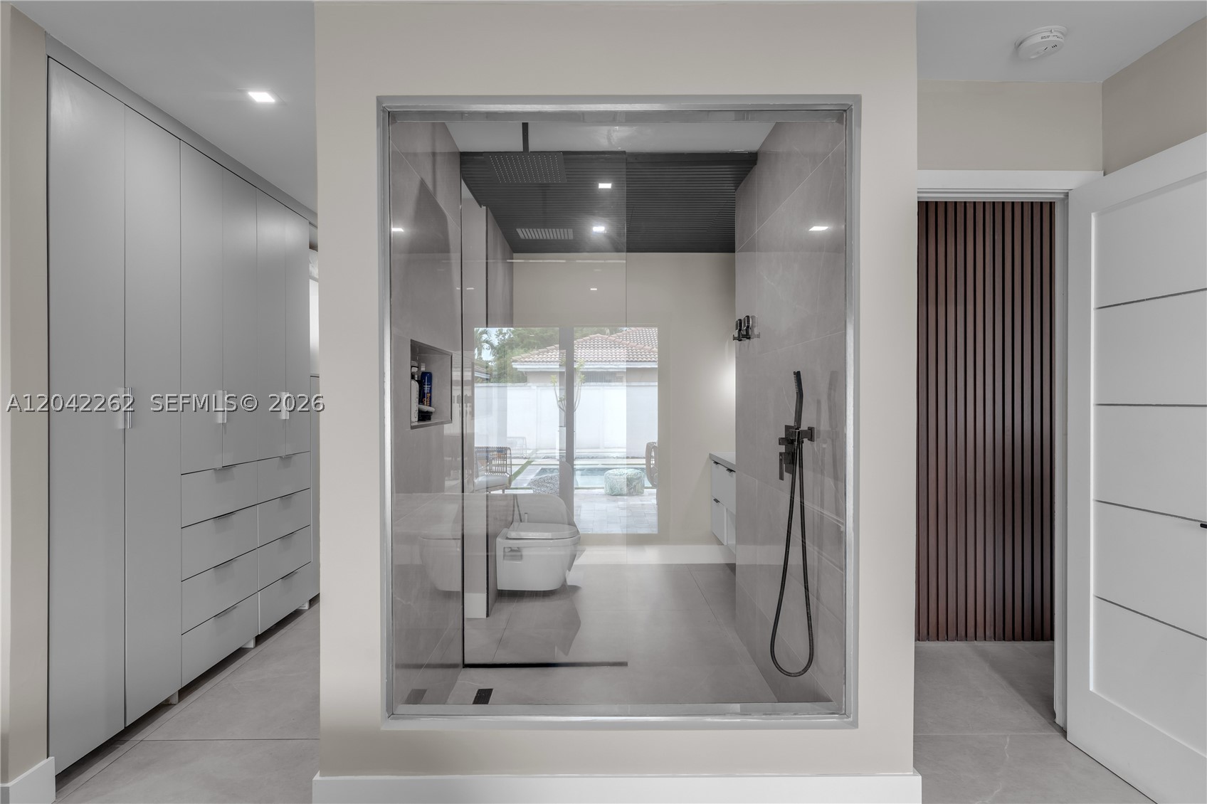 MICHELLE MANORS - Residential