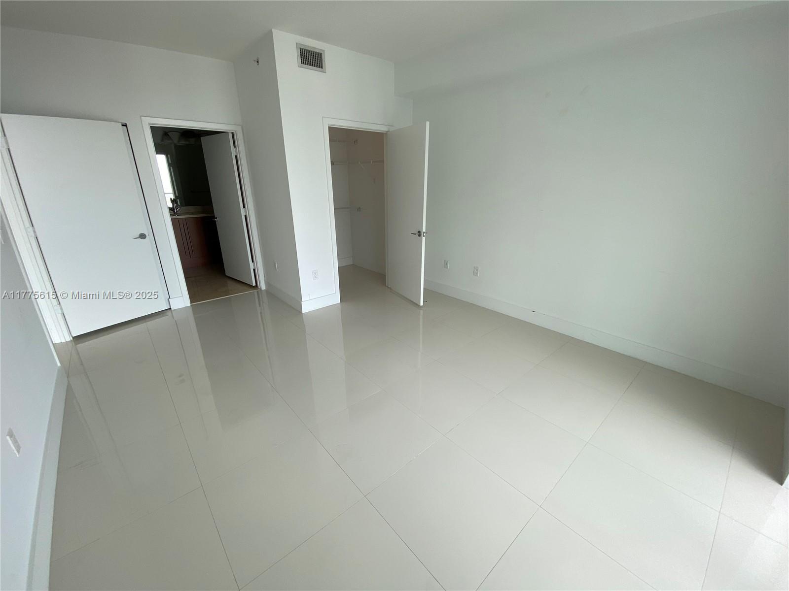 THE AXIS ON BRICKELL COND - Residential