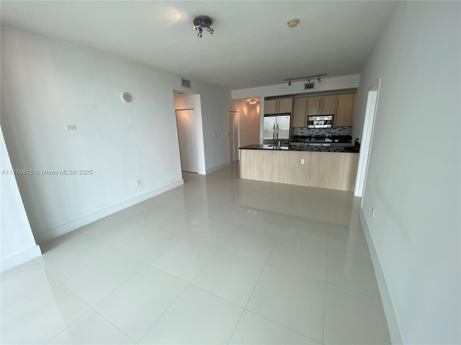 THE AXIS ON BRICKELL COND - Residential