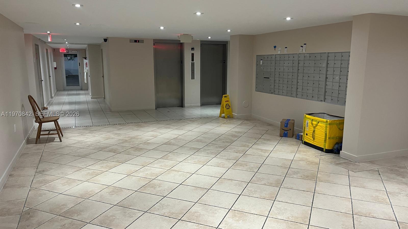 Beautiful 2 bedroom 2 bathrooms, minutes from the beach, Suny isles, Aventura, 2 miles away from FIU North Campus. Ideal investor, current tenant pays $2,000 a month.
