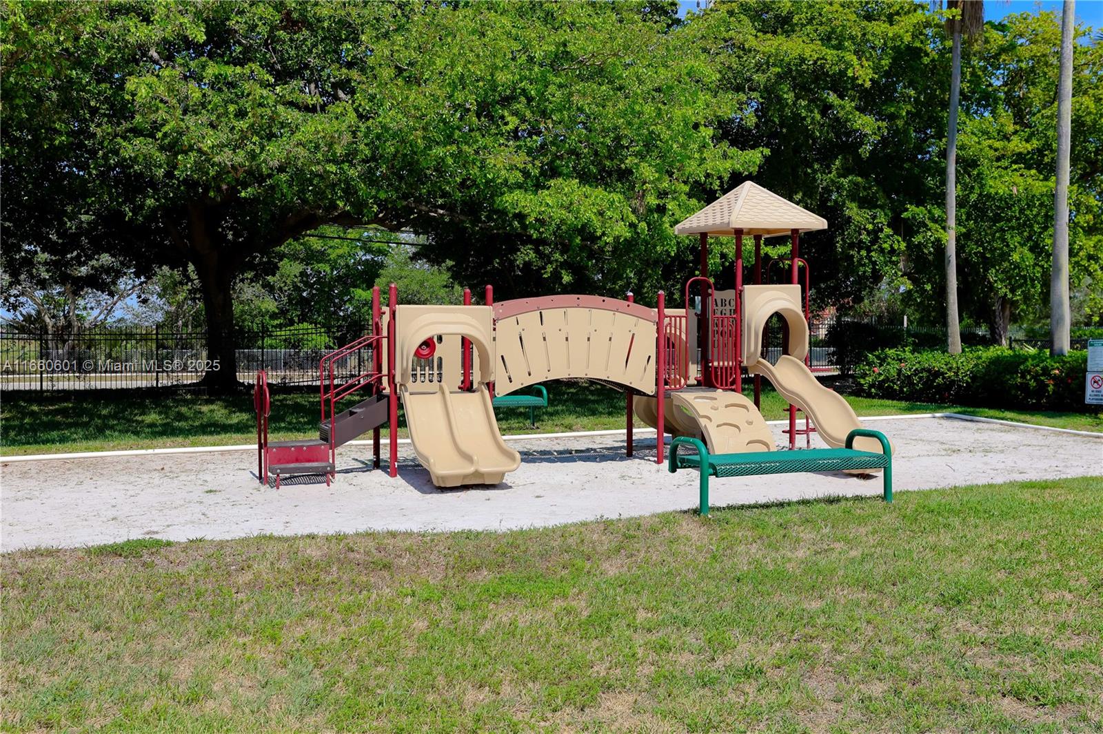 FAIRWAY GREENS CONDO HOME - Residential