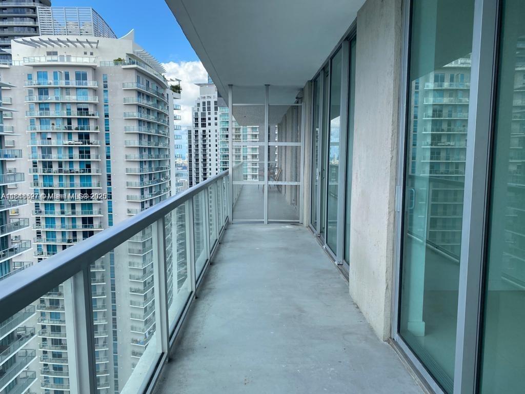 THE AXIS ON BRICKELL COND - Residential
