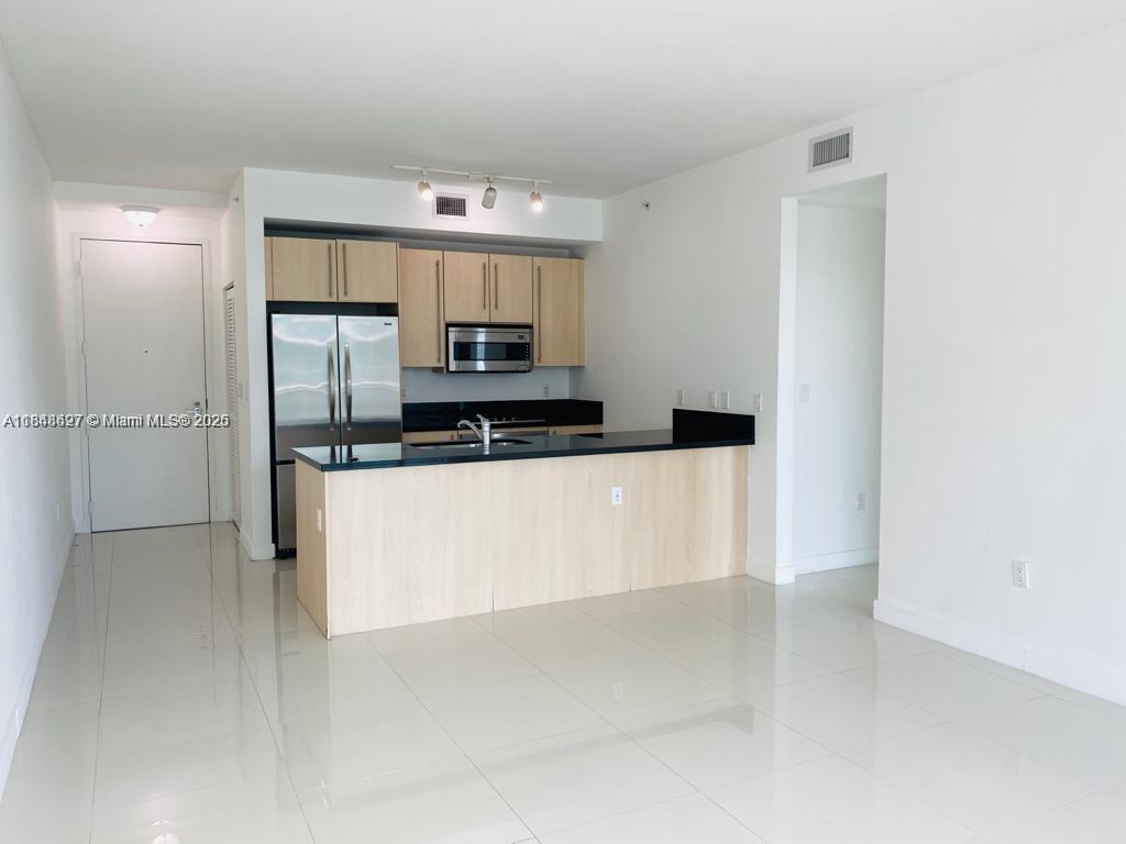 THE AXIS ON BRICKELL COND - Residential