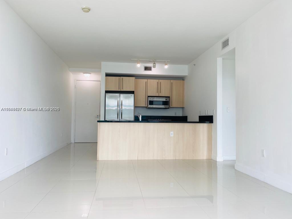 THE AXIS ON BRICKELL COND - Residential