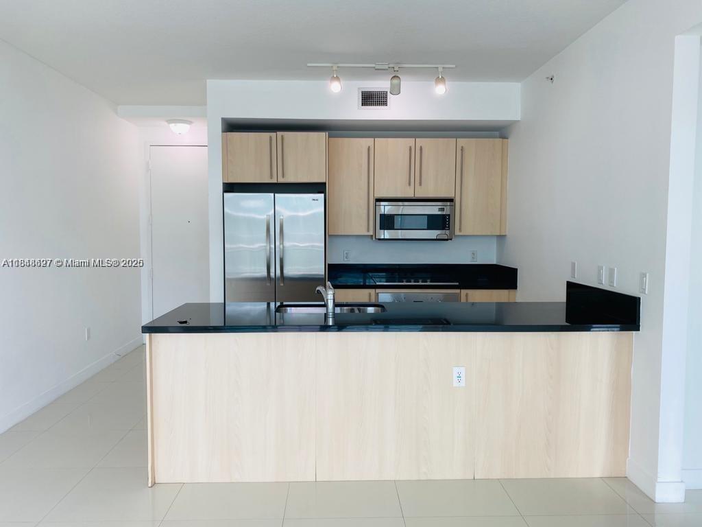 THE AXIS ON BRICKELL COND - Residential