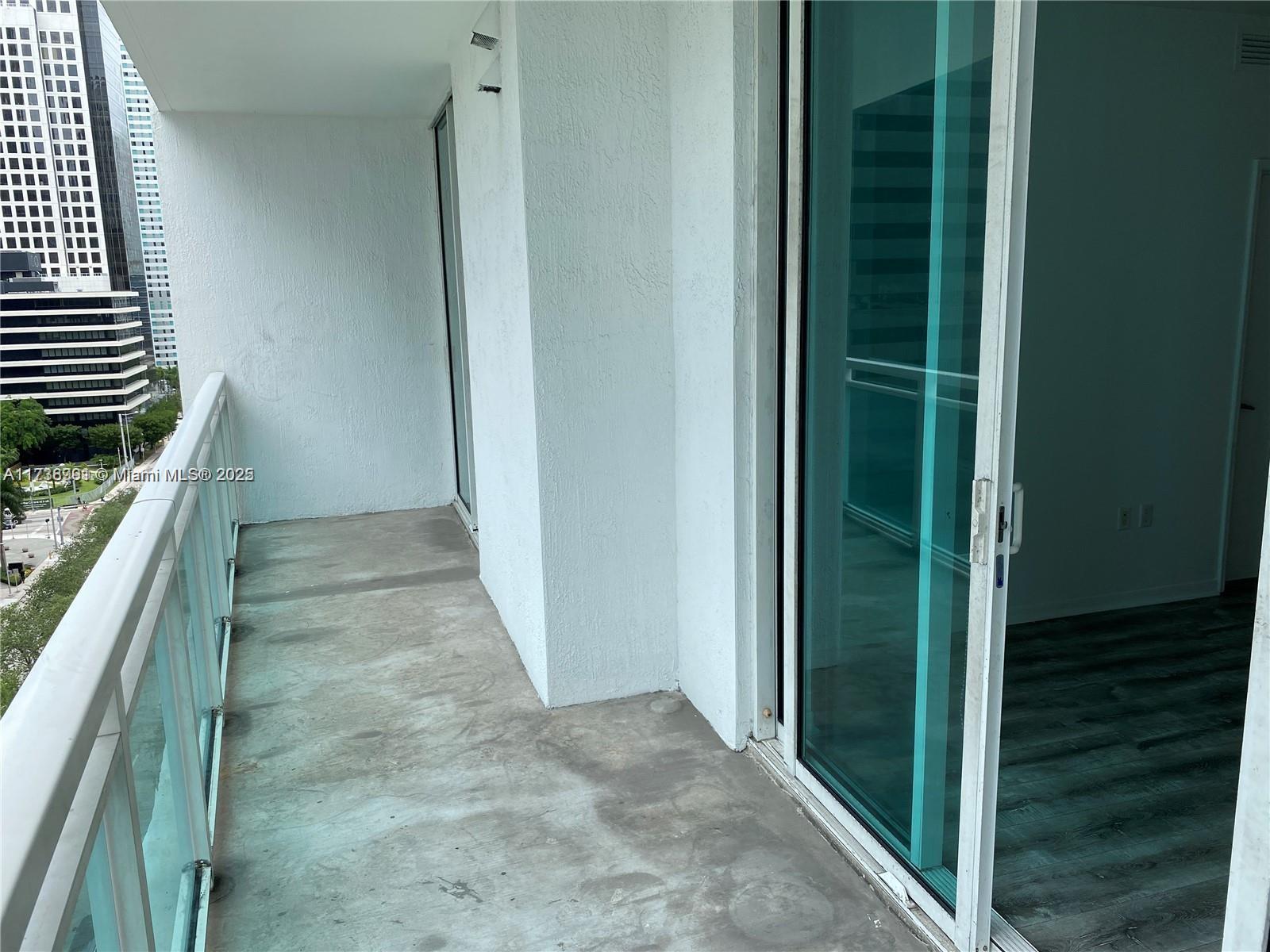 THE PLAZA 901 BRICKELL CO - Residential Lease
