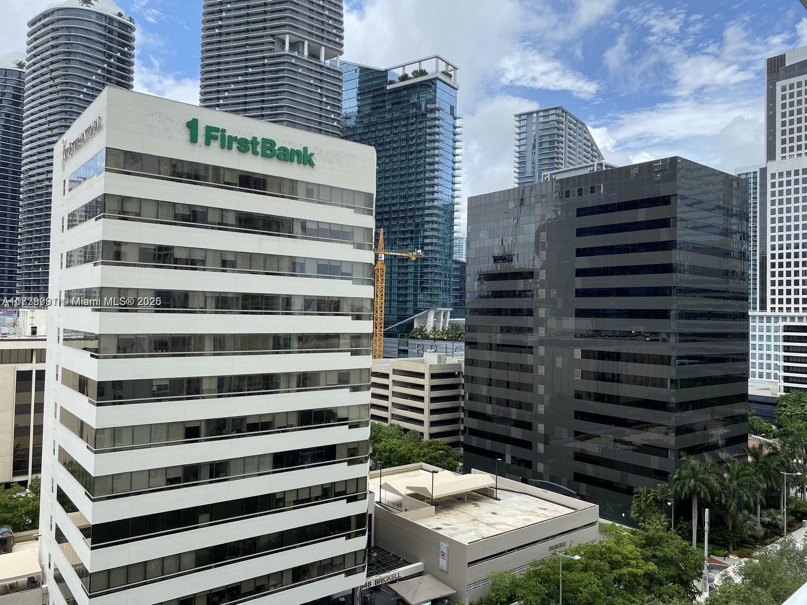 THE PLAZA 901 BRICKELL CO - Residential Lease