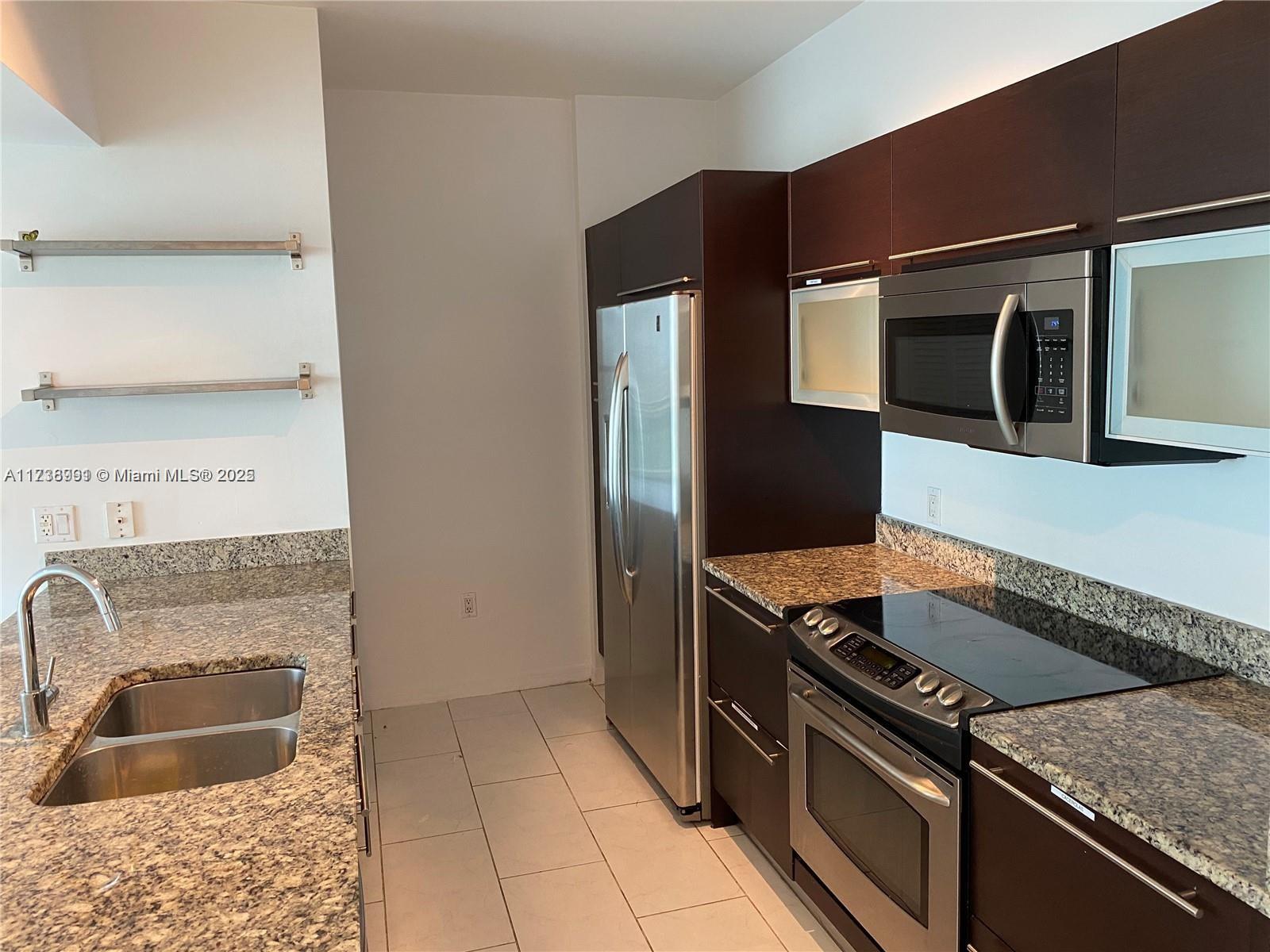 THE PLAZA 901 BRICKELL CO - Residential Lease