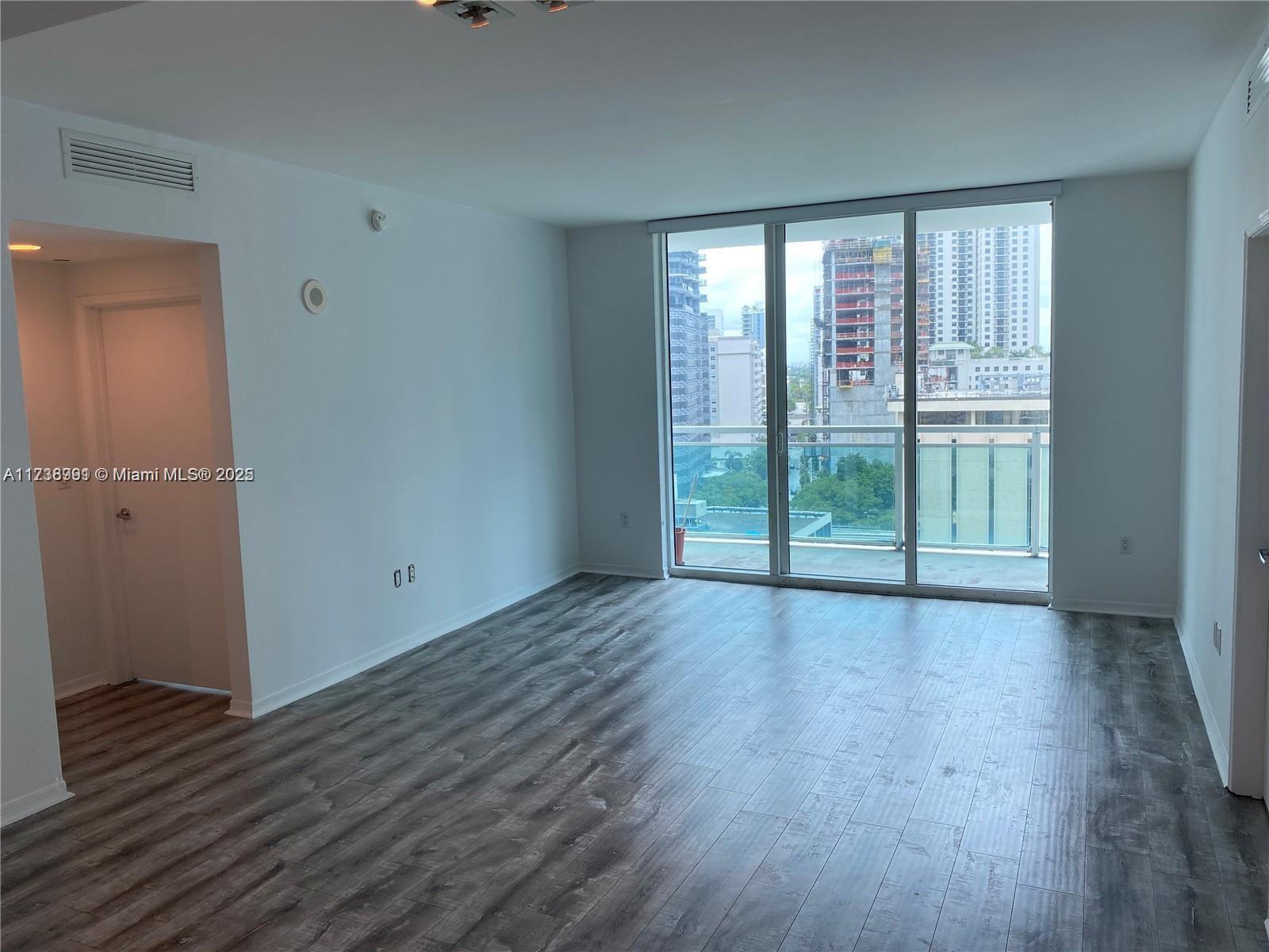 THE PLAZA 901 BRICKELL CO - Residential Lease