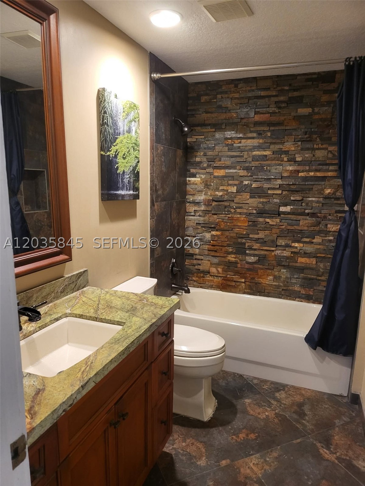 WYNDHAM LAKES CENTRAL - Residential