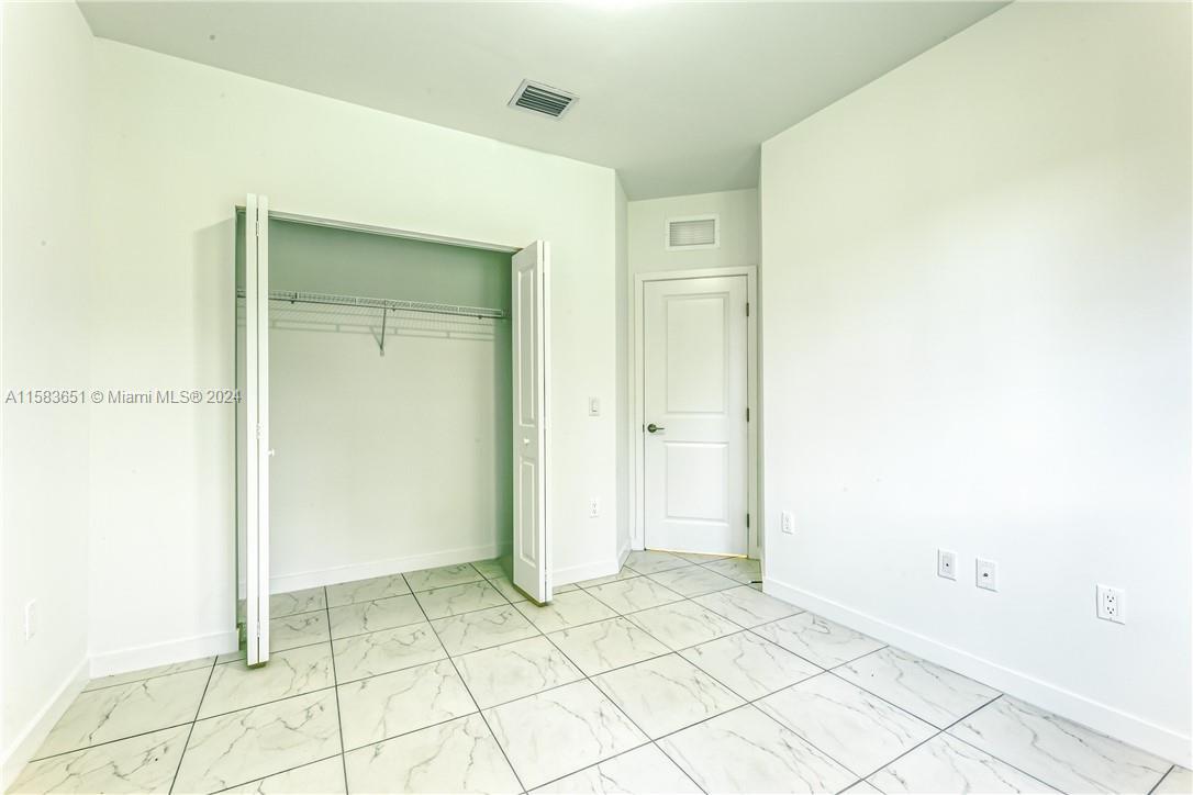 REPLAT OF SABAL GROVE - Residential Lease