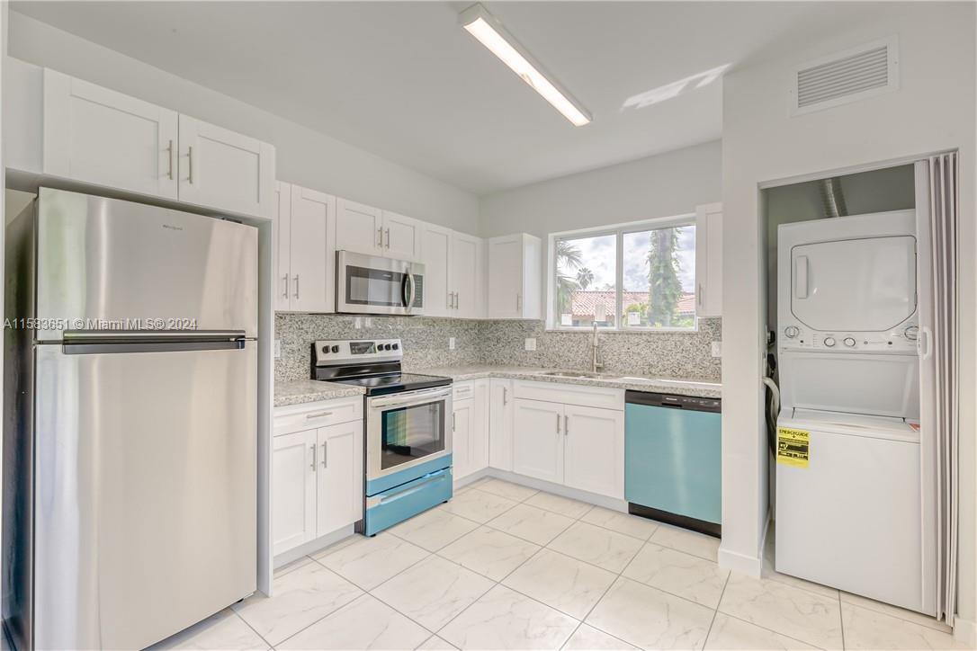 REPLAT OF SABAL GROVE - Residential Lease